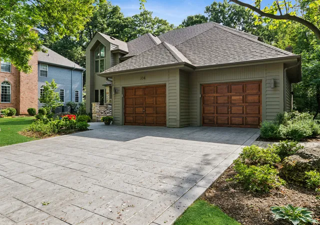 Photo 3 of Single family home for sale at 304 Apple River Dr, Naperville, IL 60565 | MLS# 12761906 | Listing updated on 2026-09-22