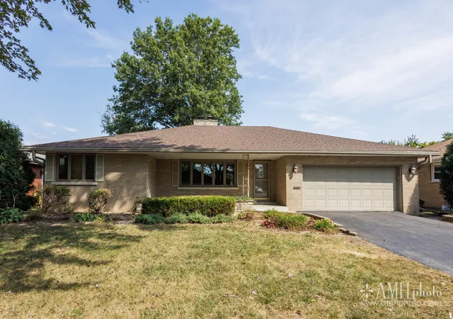 Photo 2 of Single family home for sale at 1033 W Hawkins St, Kankakee, IL 60901 | MLS# 12761915 | Listing updated on 2026-09-23