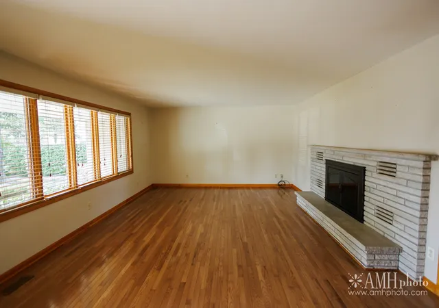 Photo 4 of Single family home for sale at 1033 W Hawkins St, Kankakee, IL 60901 | MLS# 12761915 | Listing updated on 2026-09-23