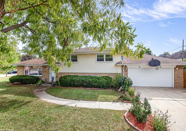 Photo 1 of Single family home for sale at 5443 W 83 Place, Burbank, IL 60459 | MLS# 12761929 | Listing updated on 2026-09-23