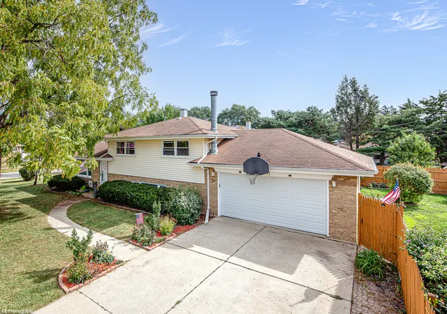 Photo 2 of Single family home for sale at 5443 W 83 Place, Burbank, IL 60459 | MLS# 12761929 | Listing updated on 2026-09-23