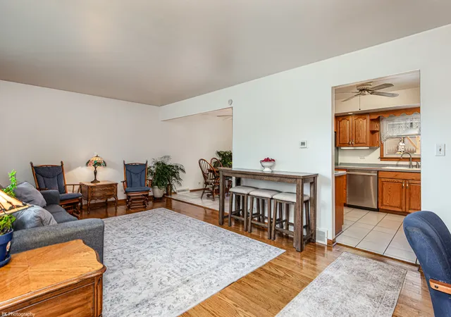 Photo 3 of Single family home for sale at 5443 W 83 Place, Burbank, IL 60459 | MLS# 12761929 | Listing updated on 2026-09-23