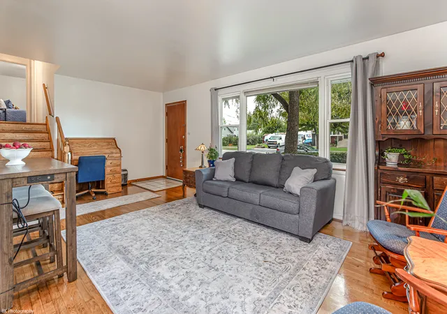 Photo 3 of Single family home for sale at 5443 W 83 Place, Burbank, IL 60459 | MLS# 12761929 | Listing updated on 2026-09-23