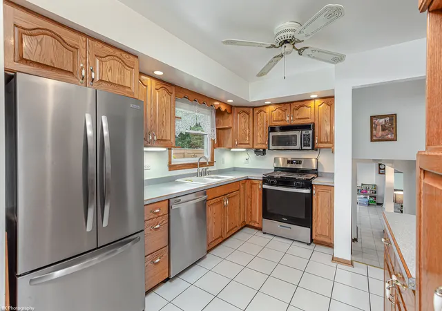 Photo 4 of Single family home for sale at 5443 W 83 Place, Burbank, IL 60459 | MLS# 12761929 | Listing updated on 2026-09-23