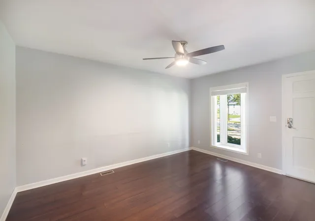 Photo 3 of Single family home for sale at 917 Sunnydale Blvd, Streamwood, IL 60107 | MLS# 12761943 | Listing updated on 2026-10-07