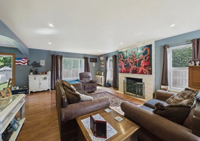 Photo 4 of Single family home for sale at 1306 Kathleen Ct, Antioch, IL 60002 | MLS# 12761947 | Listing updated on 2026-09-23
