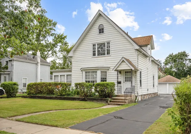 Photo 2 of Single family home for sale at 302 N State St, Marengo, IL 60152 | MLS# 12761951 | Listing updated on 2026-09-23