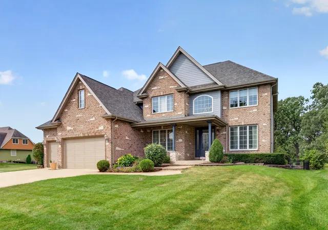 Photo 3 of Single family home for sale at 21052 S States Ln, Shorewood, IL 60404 | MLS# 12761974 | Listing updated on 2026-09-24