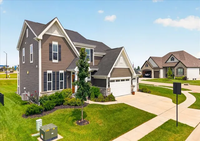 Photo 2 of Single family home for sale at 401 Burnley Dr, O'fallon, MO 63368 | MLS# 12761980 | Listing updated on 2026-10-02