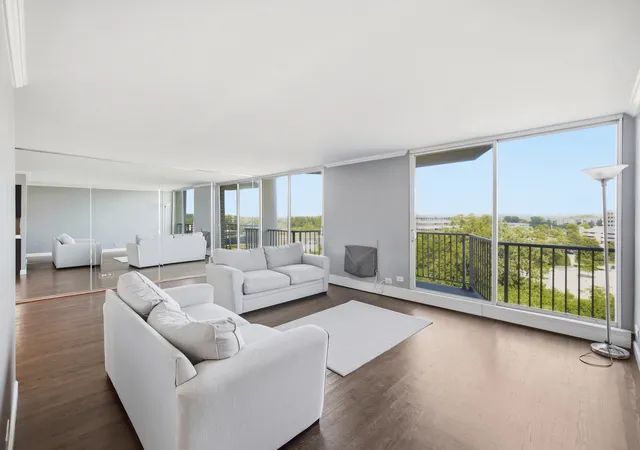Photo 4 of Condo for sale at 40 N Tower Rd #7E, Oak Brook, IL 60523 | MLS# 12761995 | Listing updated on 2026-09-23