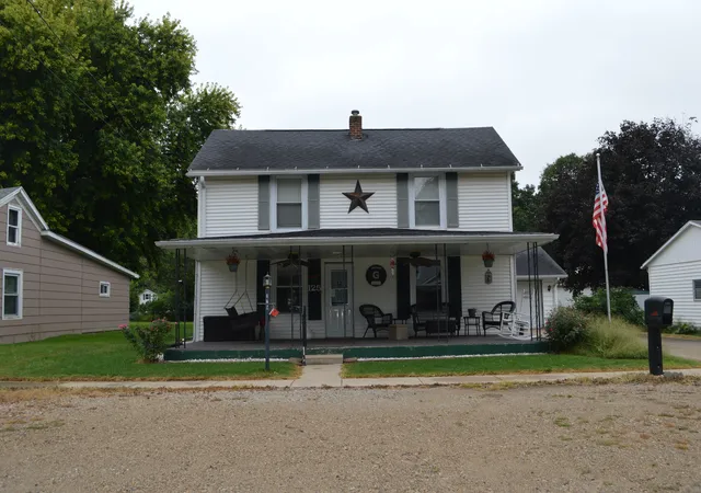 Photo 1 of Single family home for sale at 125 N Washington St, Tiskilwa, IL 61368 | MLS# 12762017 | Listing updated on 2026-09-27