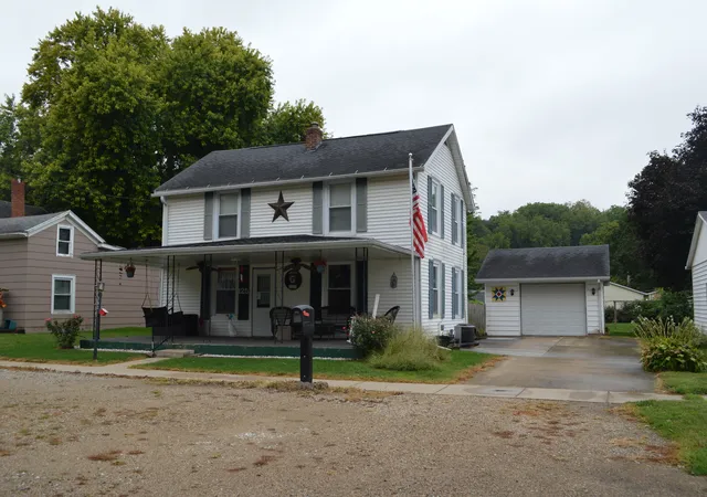 Photo 2 of Single family home for sale at 125 N Washington St, Tiskilwa, IL 61368 | MLS# 12762017 | Listing updated on 2026-09-27