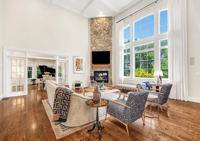 Photo 4 of Single family home for sale at 25 Holly Cir, Weston, MA 02493 | MLS# 12762025 | Listing updated on 2026-09-22
