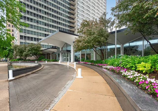 Photo 2 of Condo for sale at 3550 N Lake Shore Dr #1925, Chicago, IL 60657 | MLS# 12762029 | Listing updated on 2026-10-01