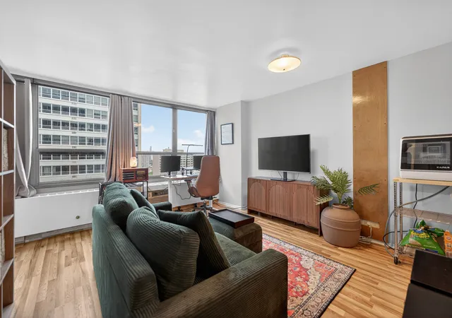 Photo 4 of Condo for sale at 3550 N Lake Shore Dr #1925, Chicago, IL 60657 | MLS# 12762029 | Listing updated on 2026-10-01