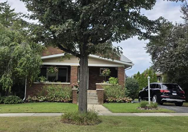 Single family home for sale at 114 S Edward St, Mount Prospect, IL 60056 | MLS# 12762036