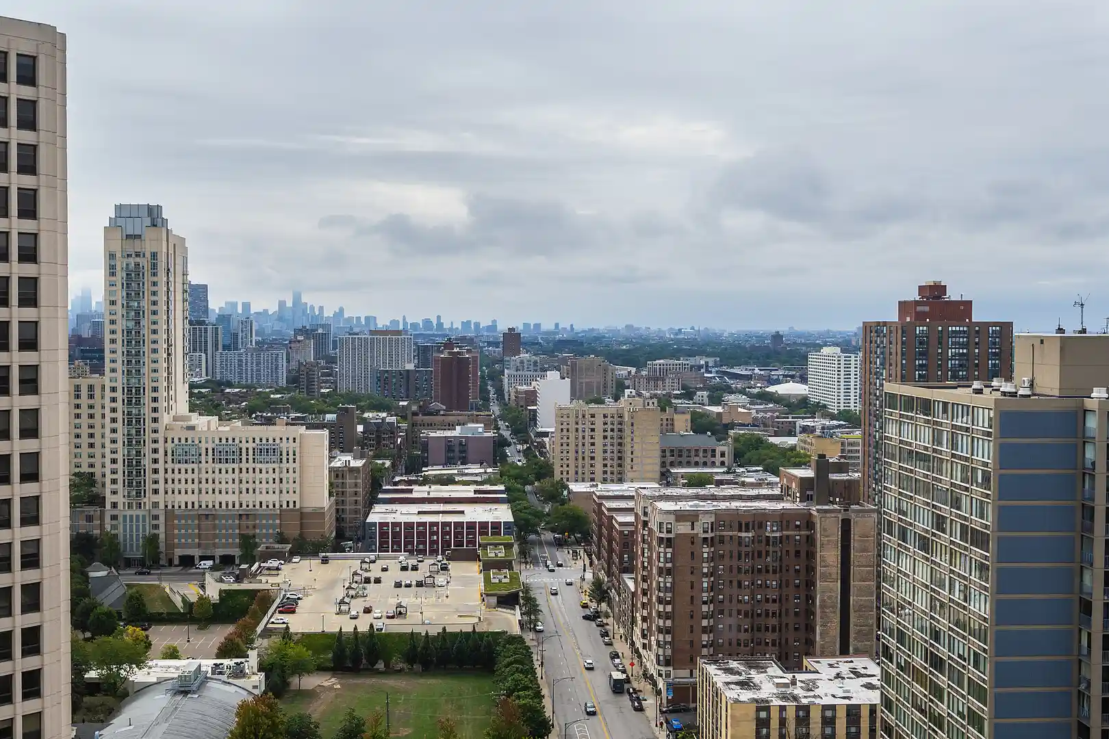 Listing Photo 2 - Condo for sale in 5415 N Sheridan Rd located at 5415 N Sheridan Rd, Chicago, IL 60640 - Unit #2914