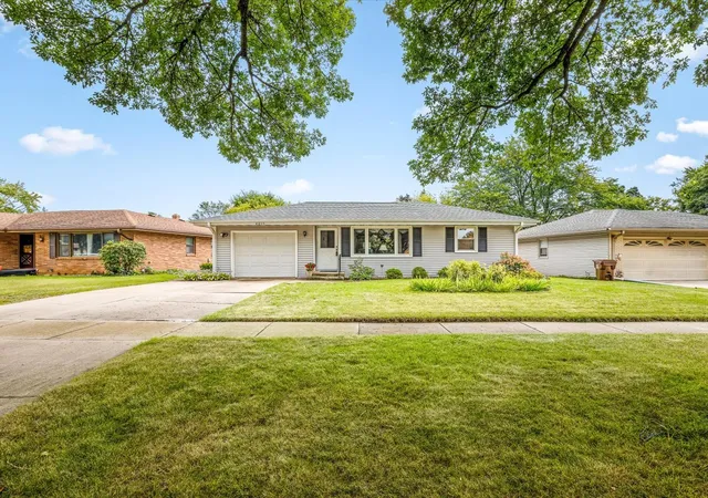 Photo 2 of Sale Pending at 4015 Pleasant Valley Blvd, Rockford, IL 61114 | MLS# 12762058 | Listing updated on 2026-09-19