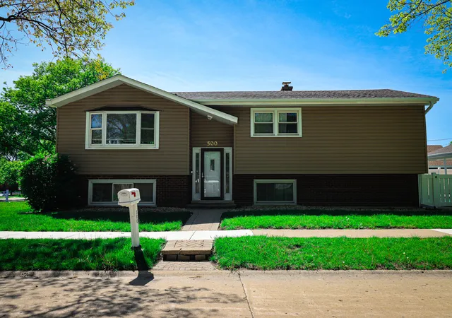 Photo 1 of Single family home for sale at 500 N Westwood Ave, Lombard, IL 60148 | MLS# 12762072 | Listing updated on 2026-10-07