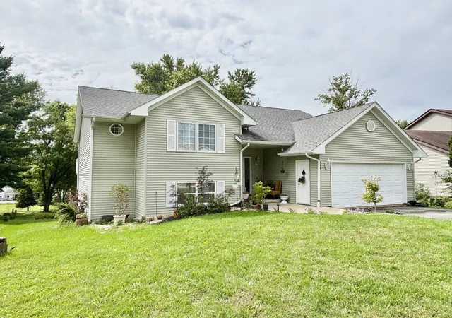Photo 3 of Single family home for sale at 134 Valhalla Dr, Poplar Grove, IL 61065 | MLS# 12762078 | Listing updated on 2026-09-23