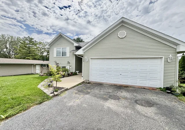 Photo 3 of Single family home for sale at 134 Valhalla Dr, Poplar Grove, IL 61065 | MLS# 12762078 | Listing updated on 2026-09-23