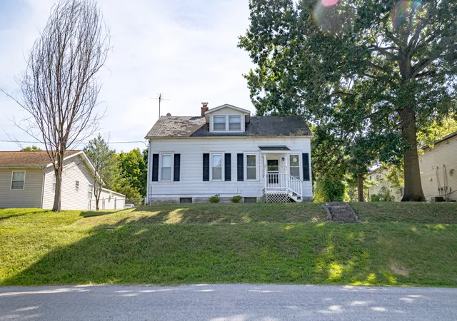 Single family home for sale at 205 N Market St, New Athens, IL 62264 | MLS# 12762079