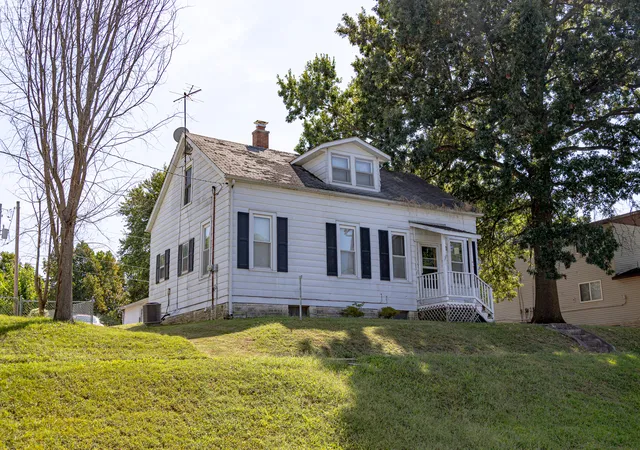 Photo 3 of Single family home for sale at 205 N Market St, New Athens, IL 62264 | MLS# 12762079 | Listing updated on 2026-10-06