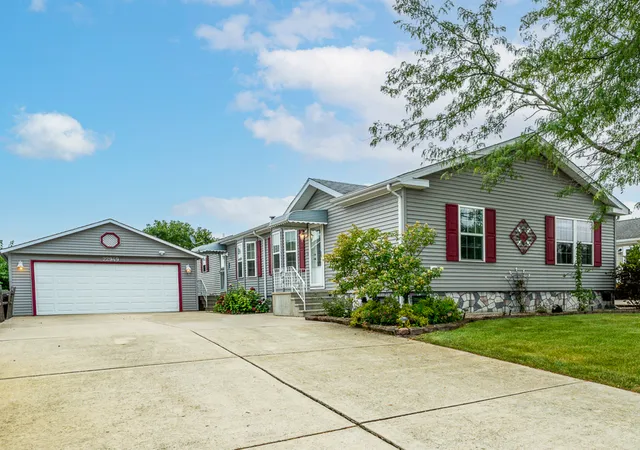 Manufactured home for sale at 22949 S Glen Eagle Dr, Frankfort, IL 60423 | MLS# 12762098