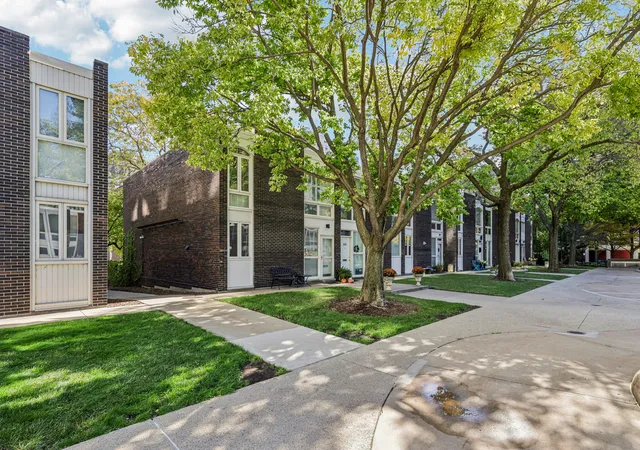 Townhouse for sale at 1319 N Sandburg Ter, Chicago, IL 60610 | MLS# 12762102