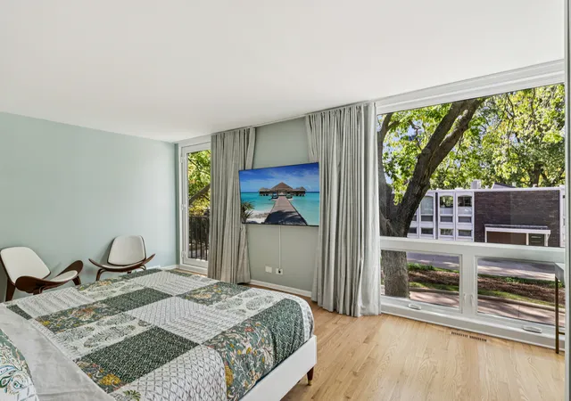 Photo 1 of Townhouse for sale at 1319 N Sandburg Ter, Chicago, IL 60610 | MLS# 12762102 | Listing updated on 2026-09-22