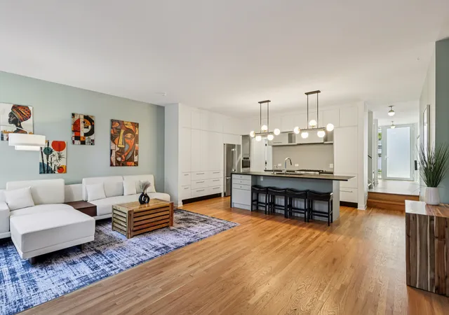 Photo 2 of Townhouse for sale at 1319 N Sandburg Ter, Chicago, IL 60610 | MLS# 12762102 | Listing updated on 2026-09-22