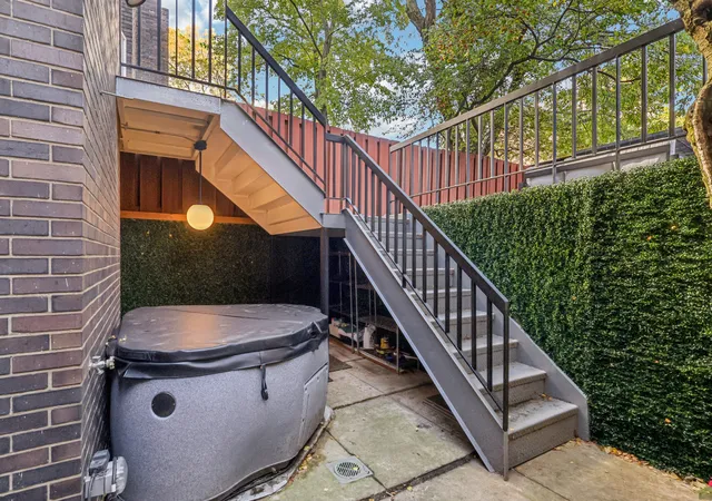 Photo 3 of Townhouse for sale at 1319 N Sandburg Ter, Chicago, IL 60610 | MLS# 12762102 | Listing updated on 2026-09-22