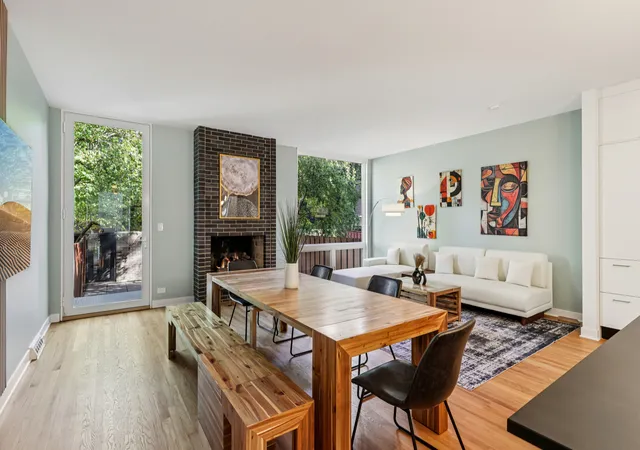 Photo 4 of Townhouse for sale at 1319 N Sandburg Ter, Chicago, IL 60610 | MLS# 12762102 | Listing updated on 2026-09-22