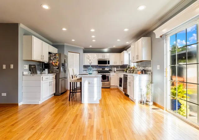 Photo 4 of Single family home for sale at 275 Gladiolus Dr, Romeoville, IL 60446 | MLS# 12762108 | Listing updated on 2026-09-30