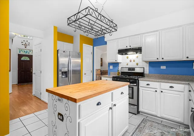 Photo 2 of Single family home for sale at 203 Parkside Ln, Oswego, IL 60543 | MLS# 12762117 | Listing updated on 2026-09-19