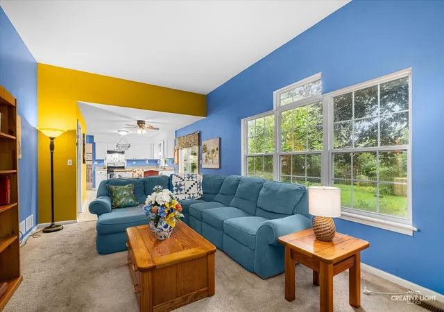 Photo 4 of Single family home for sale at 203 Parkside Ln, Oswego, IL 60543 | MLS# 12762117 | Listing updated on 2026-09-19