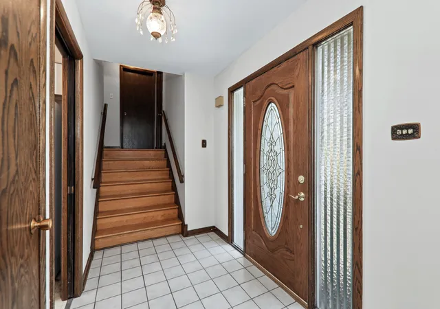 Photo 2 of Single family home for sale at 9200 Austin Ave, Oak Lawn, IL 60453 | MLS# 12762119 | Listing updated on 2026-10-08