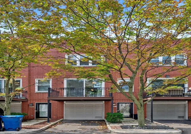 Townhouse for sale at 2835 N Wolcott Ave #F, Chicago, IL 60657 | MLS# 12762132