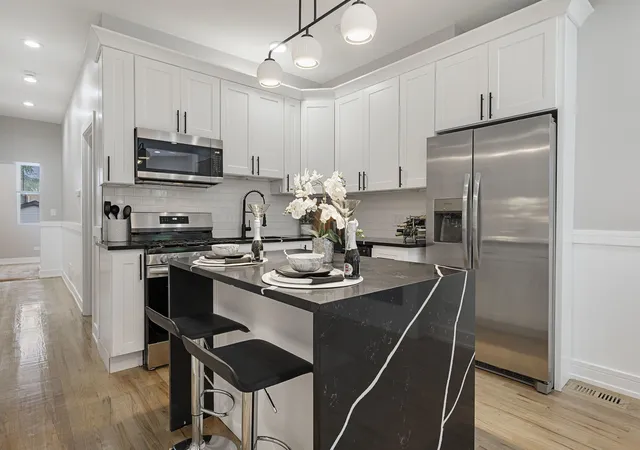 Listing Photo 4 - Condo for sale in building located at 6943 S Calumet Ave, Chicago, IL 60637