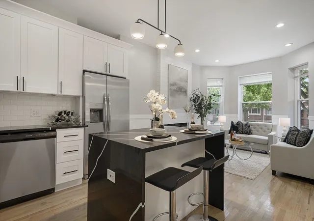 Listing Photo 5 - Condo for sale in building located at 6943 S Calumet Ave, Chicago, IL 60637