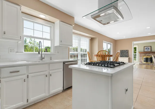 Photo 4 of Single family home for sale at 17325 W Westwind Dr, Gurnee, IL 60031 | MLS# 12762147 | Listing updated on 2026-09-24
