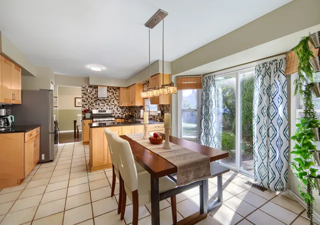 Photo 2 of Single family home for sale at 654 Matthew Ln, Carol Stream, IL 60188 | MLS# 12762151 | Listing updated on 2026-09-24