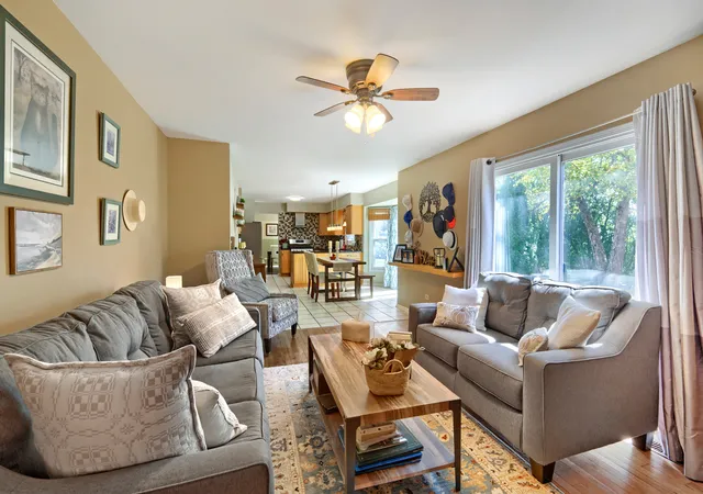 Photo 3 of Single family home for sale at 654 Matthew Ln, Carol Stream, IL 60188 | MLS# 12762151 | Listing updated on 2026-09-24