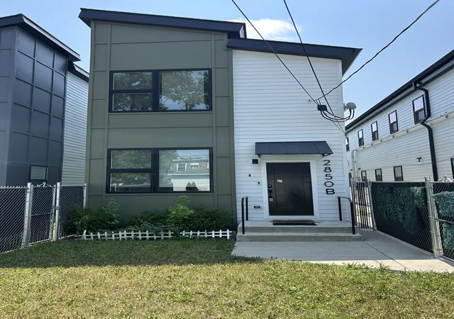 Townhouse for sale at 2850 W Harrison St #B, Chicago, IL 60612 | MLS# 12762152
