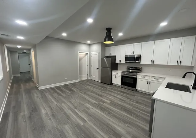 Photo 2 of Townhouse for sale at 2850 W Harrison St #B, Chicago, IL 60612 | MLS# 12762152 | Listing updated on 2026-09-23