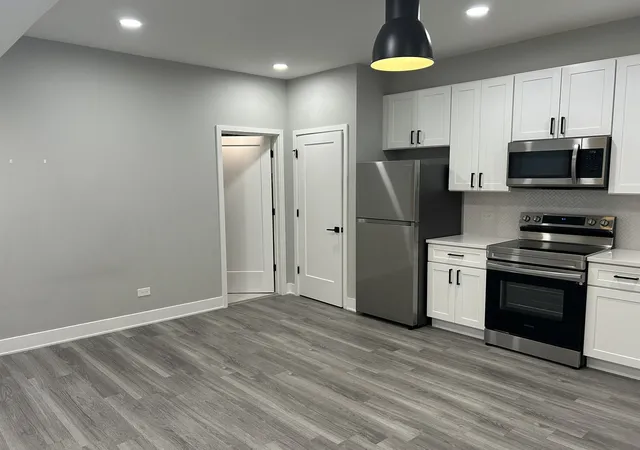 Photo 4 of Townhouse for sale at 2850 W Harrison St #B, Chicago, IL 60612 | MLS# 12762152 | Listing updated on 2026-09-23