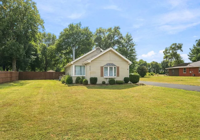 Photo 1 of Single family home for sale at 245 W Southmor Rd, Morris, IL 60450 | MLS# 12762163 | Listing updated on 2026-09-21