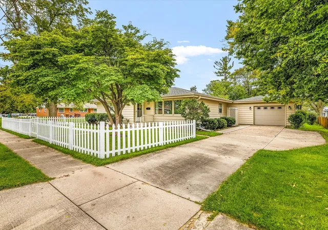 Photo 1 of Sale Pending at 611 E 6th Street, Belvidere, IL 61008 | MLS# 12762164 | Listing updated on 2026-09-25