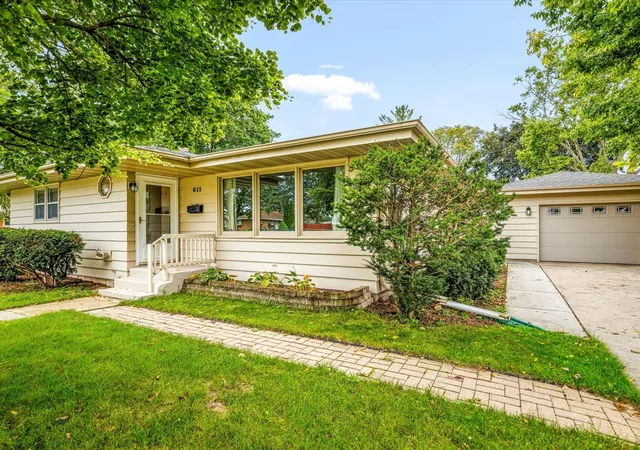 Photo 3 of Sale Pending at 611 E 6th Street, Belvidere, IL 61008 | MLS# 12762164 | Listing updated on 2026-09-25