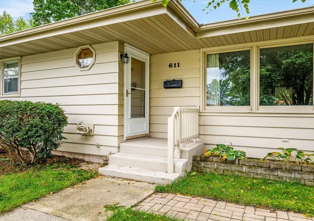 Photo 4 of Sale Pending at 611 E 6th Street, Belvidere, IL 61008 | MLS# 12762164 | Listing updated on 2026-09-25
